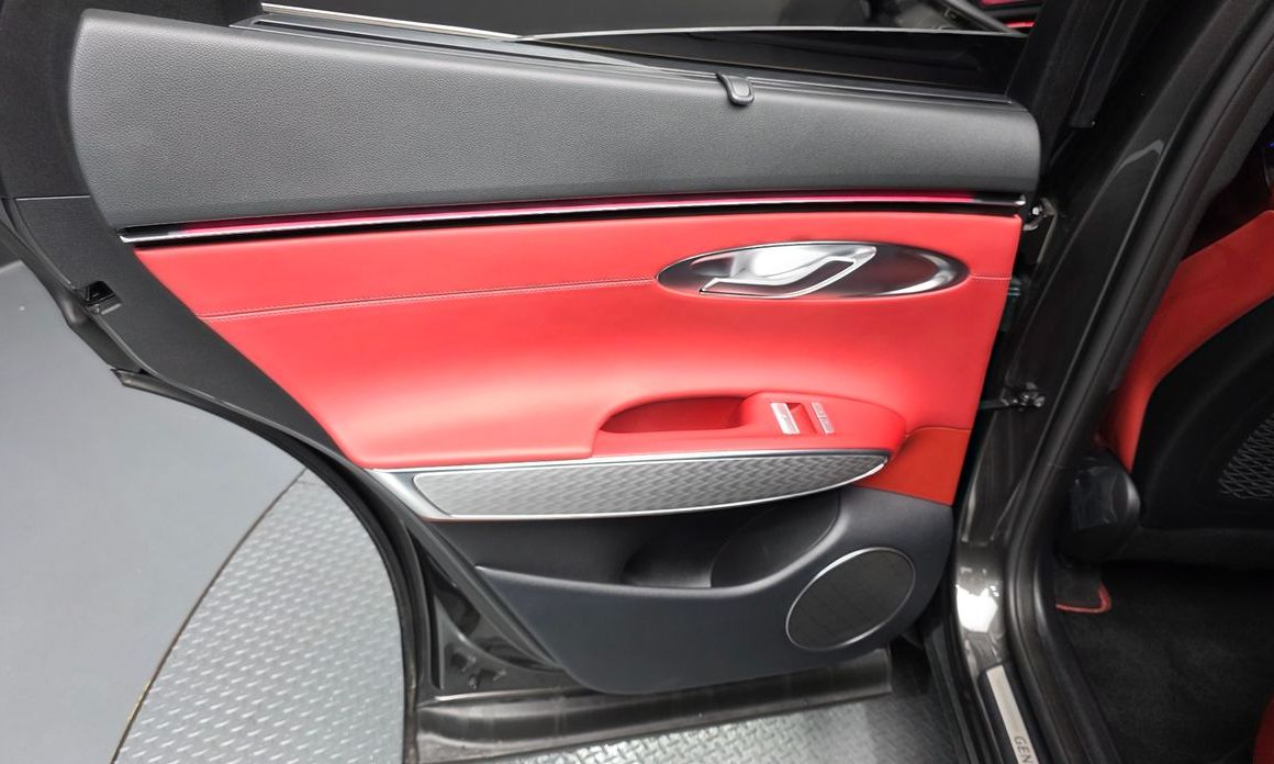 Genesis GV70 2025