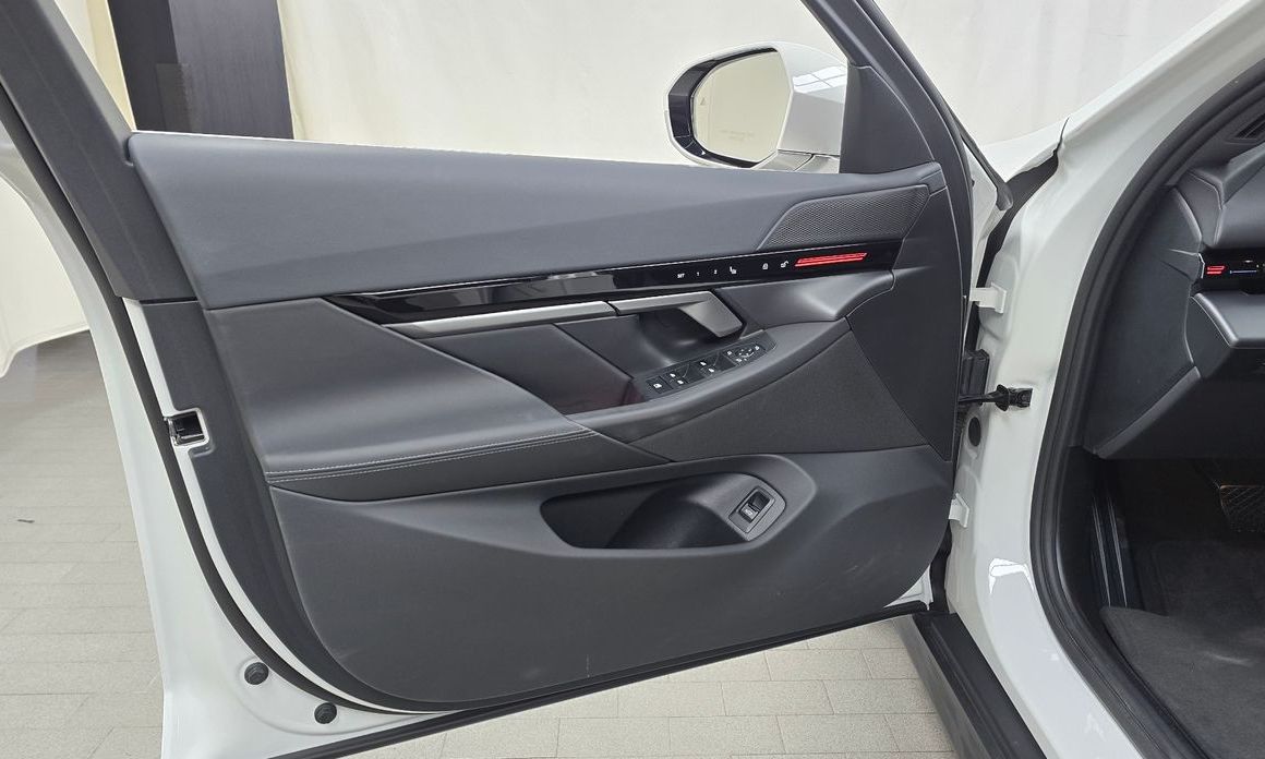 BMW 5-Series 2024