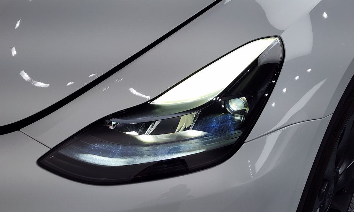 Tesla Model Y 2024