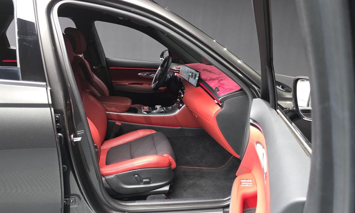 Genesis GV70 2025