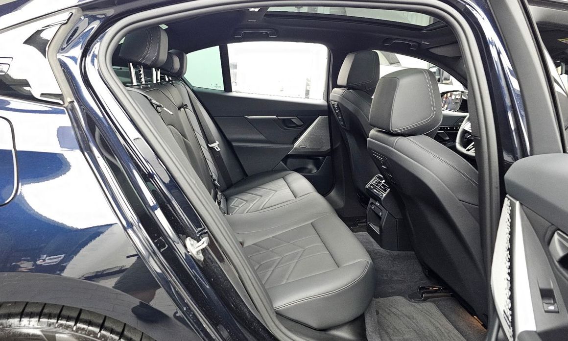 BMW 5-Series 2024