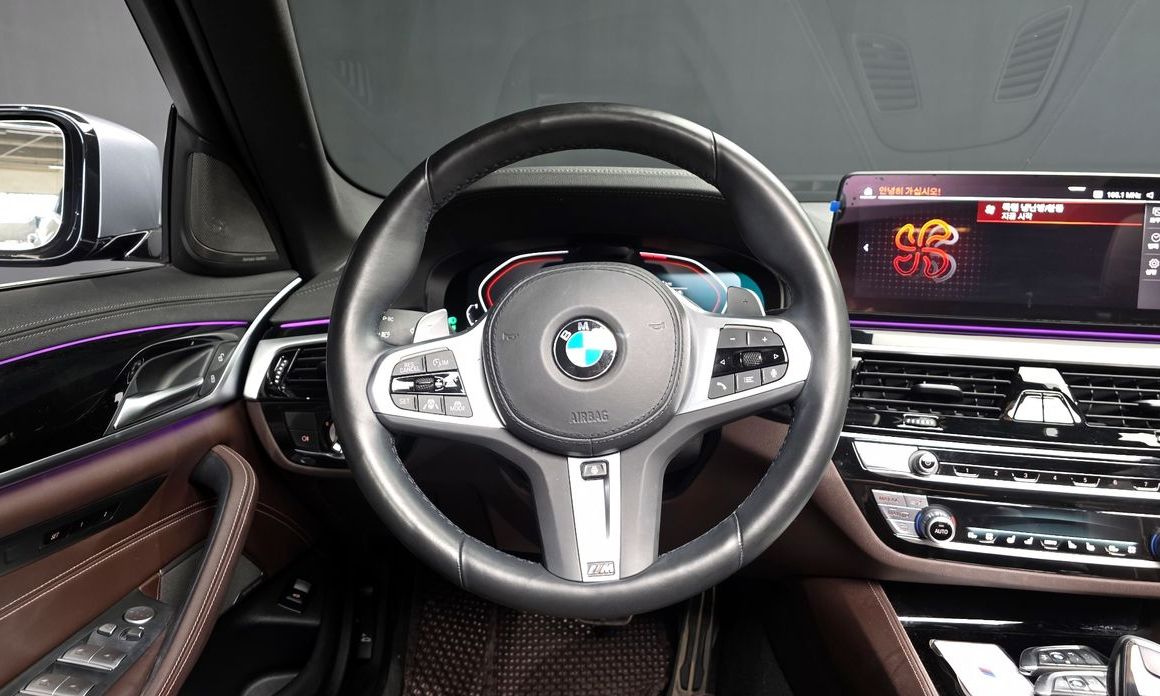 BMW 5-Series 2023