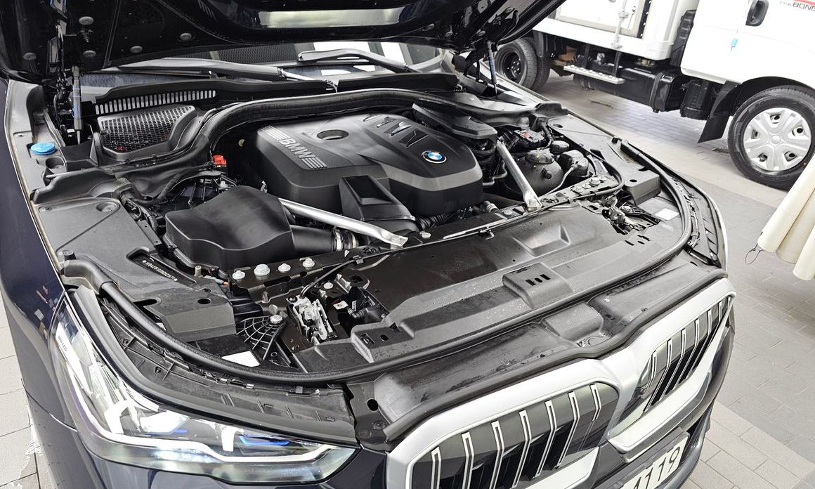 BMW 5-Series 2024