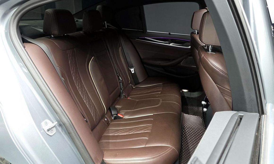 BMW 5-Series 2023