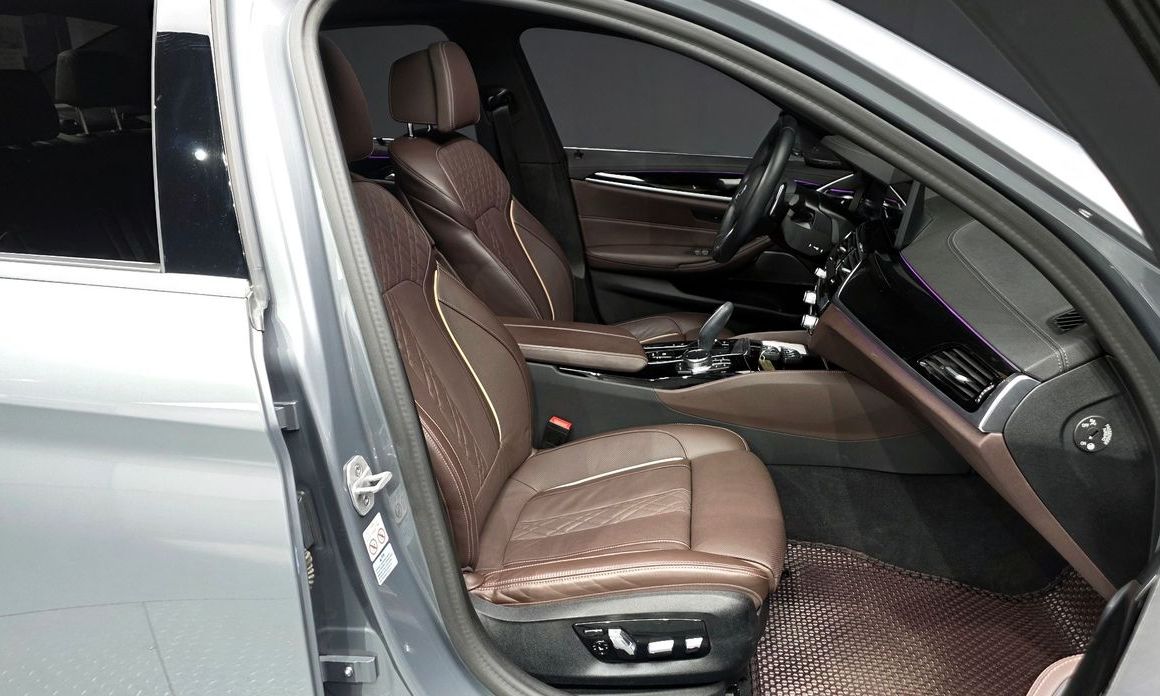 BMW 5-Series 2023