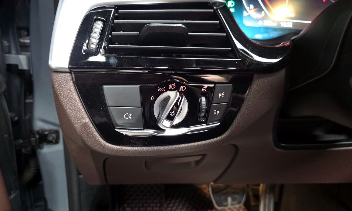 BMW 5-Series 2023