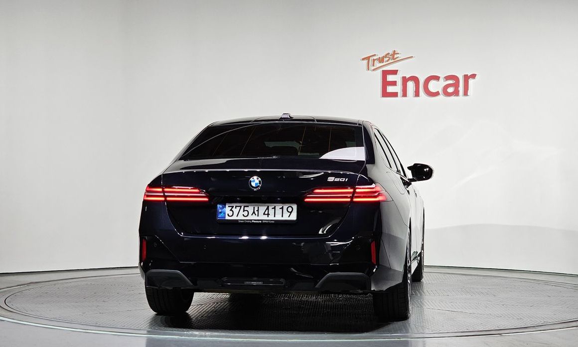 BMW 5-Series 2024