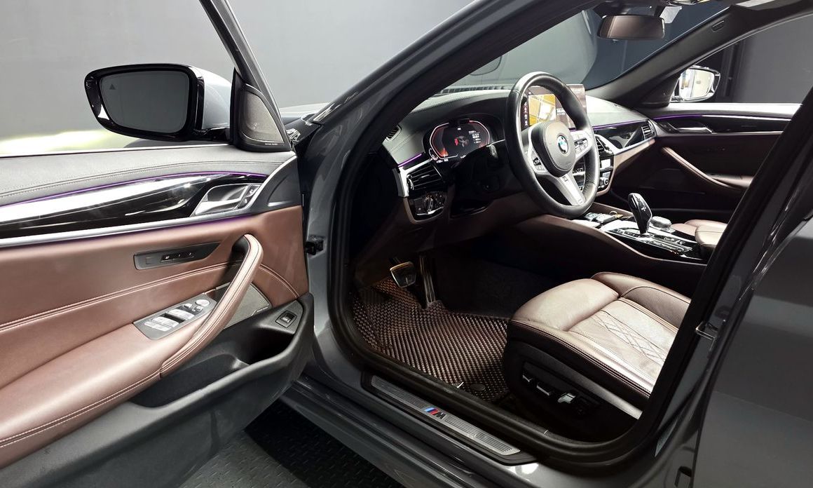 BMW 5-Series 2023
