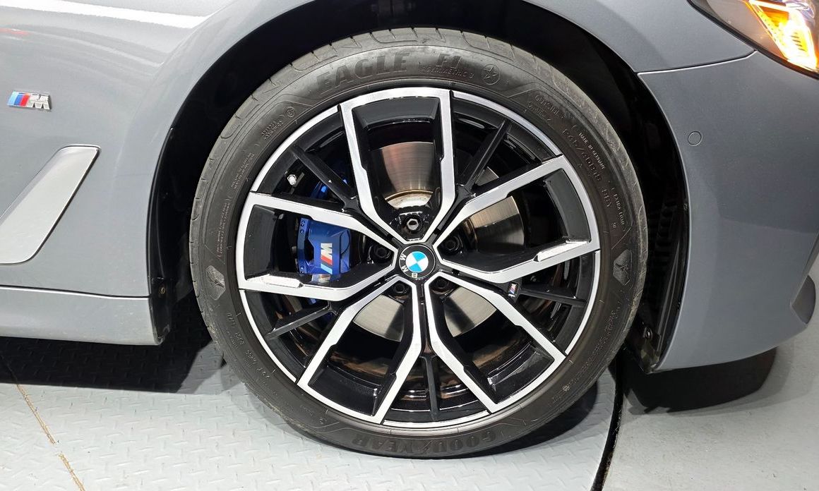 BMW 5-Series 2023