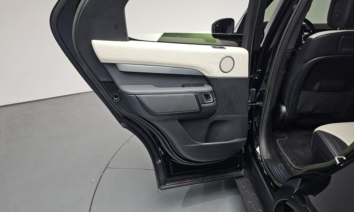 Land Rover Discovery 2023