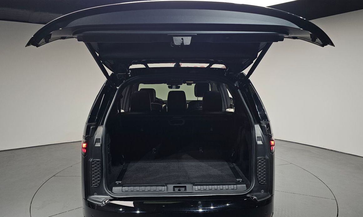 Land Rover Discovery 2023