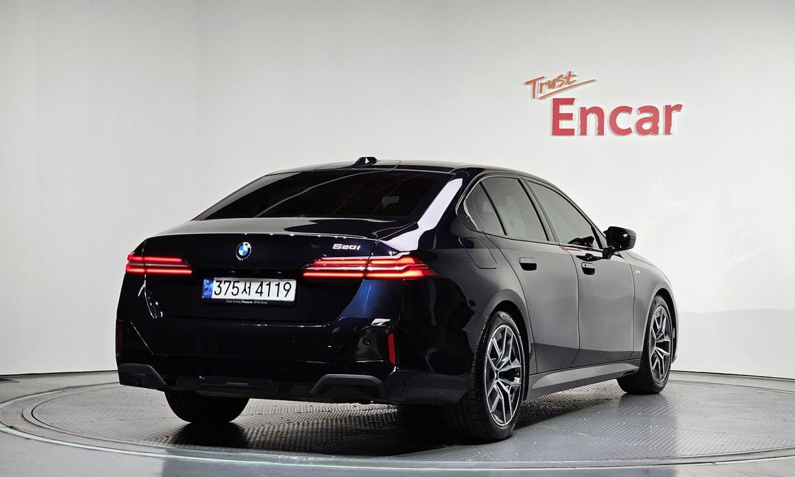 BMW 5-Series 2024