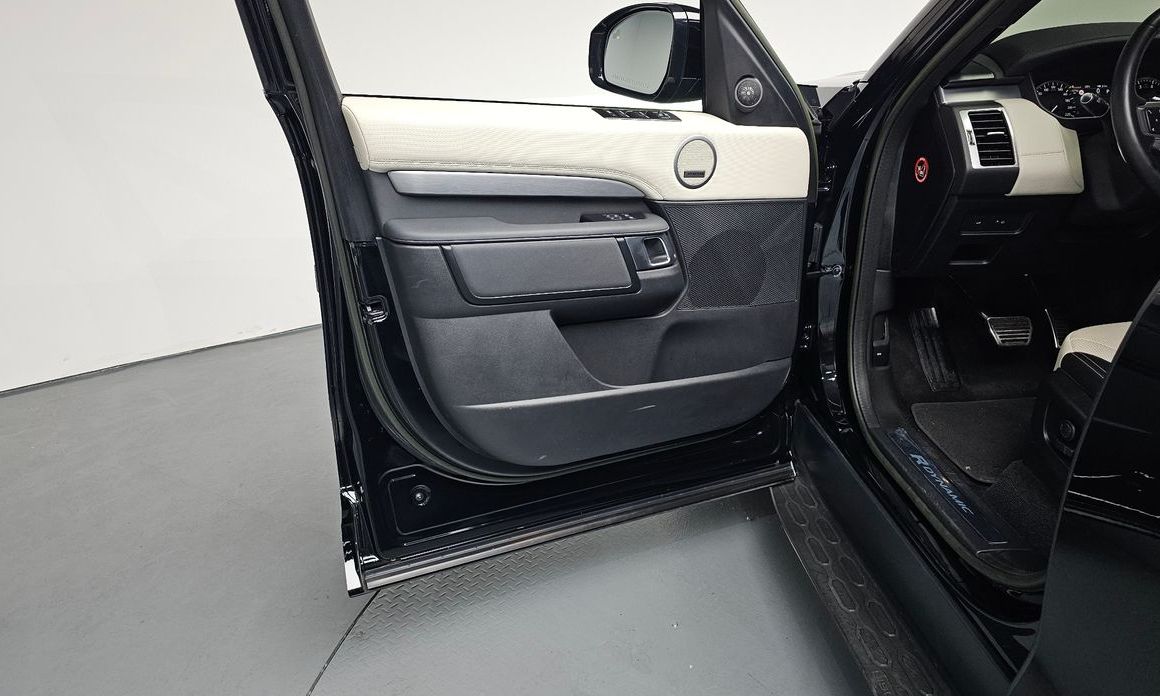Land Rover Discovery 2023