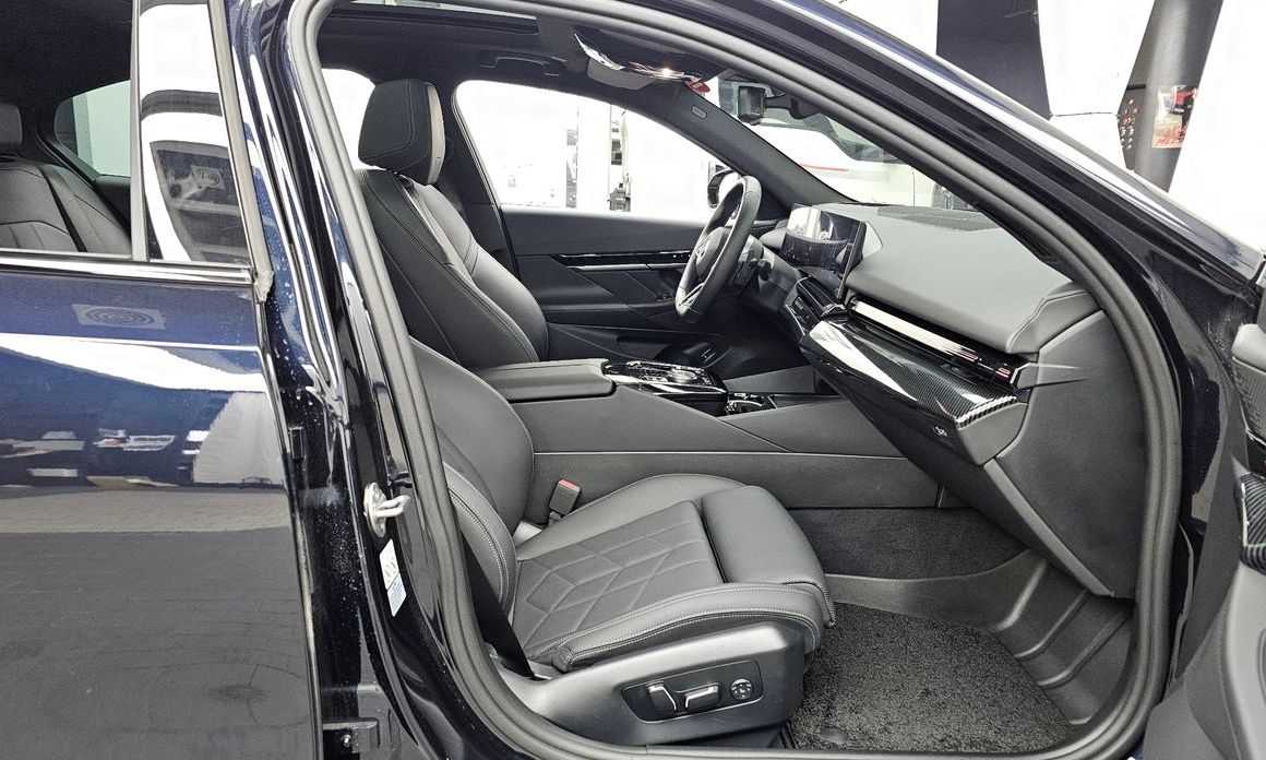 BMW 5-Series 2024