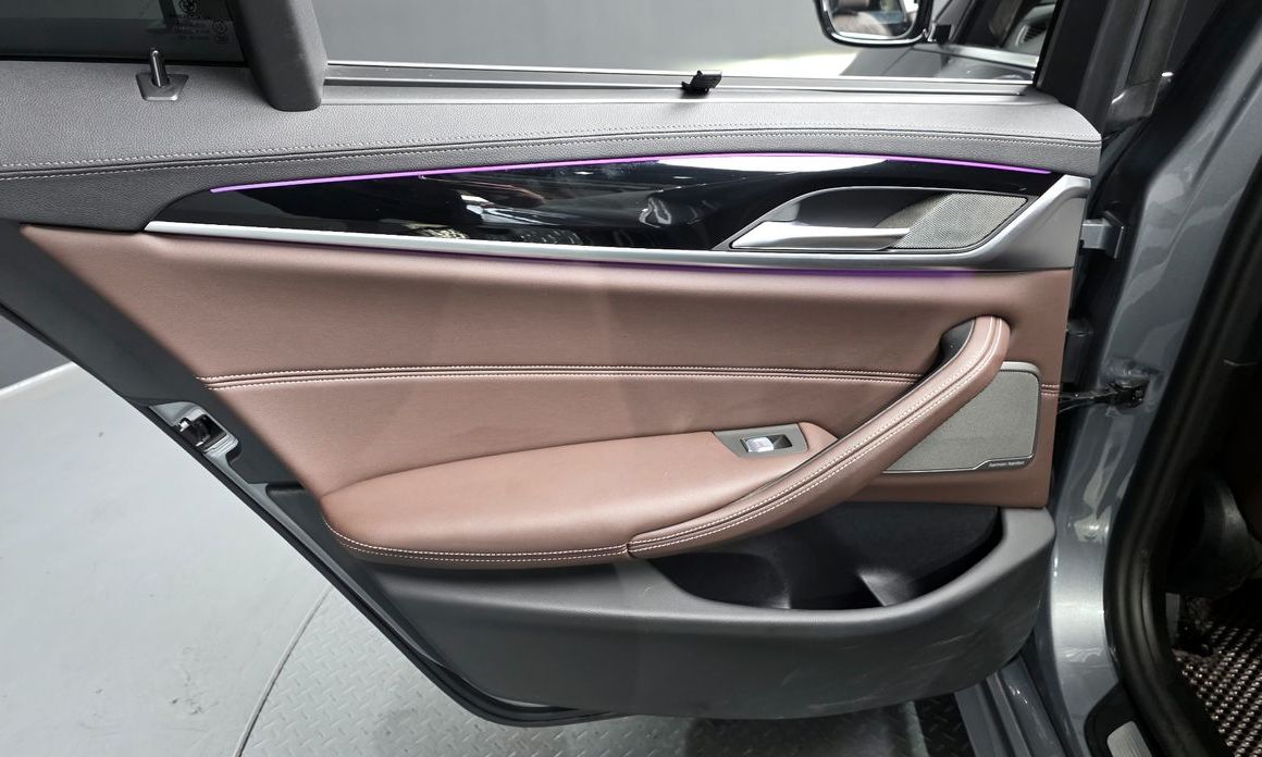 BMW 5-Series 2023