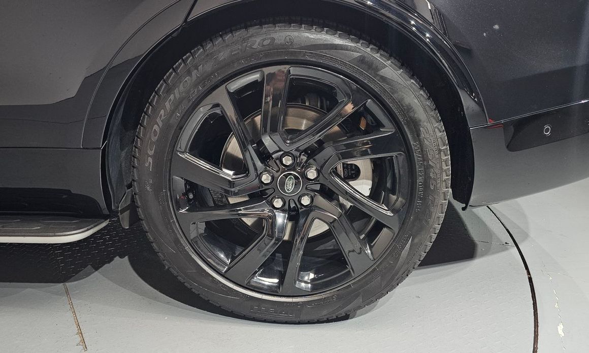 Land Rover Discovery 2023