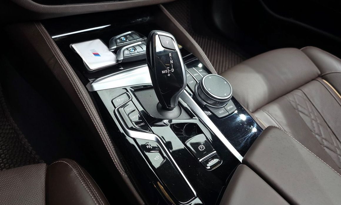 BMW 5-Series 2023