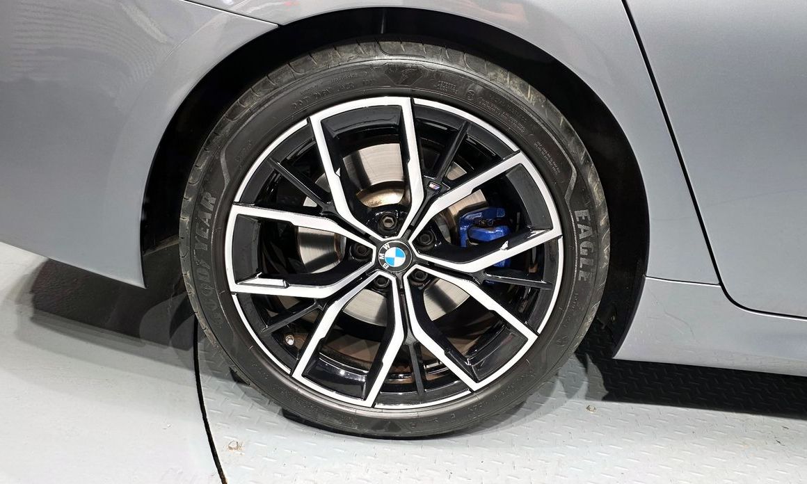 BMW 5-Series 2023