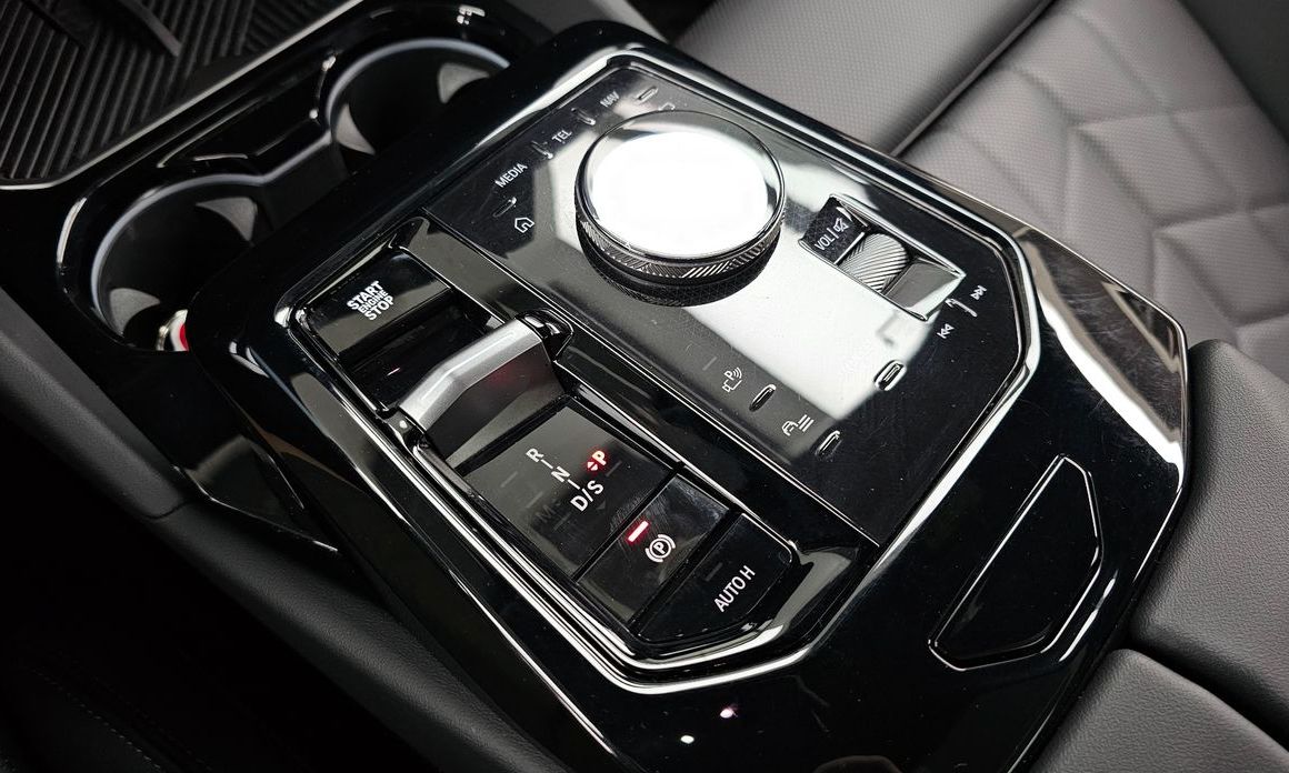 BMW 5-Series 2024