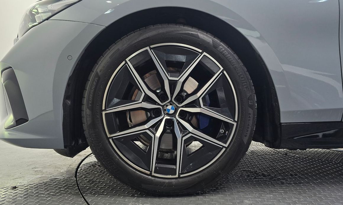 BMW 5-Series 2025