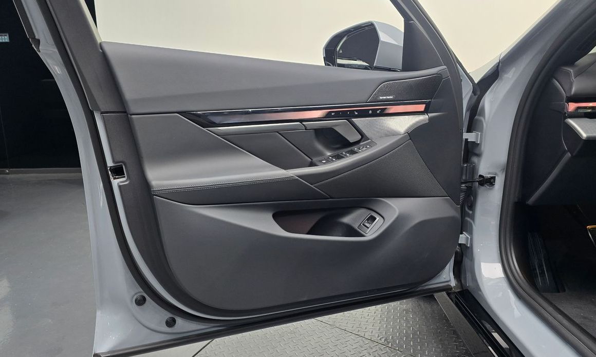 BMW 5-Series 2025
