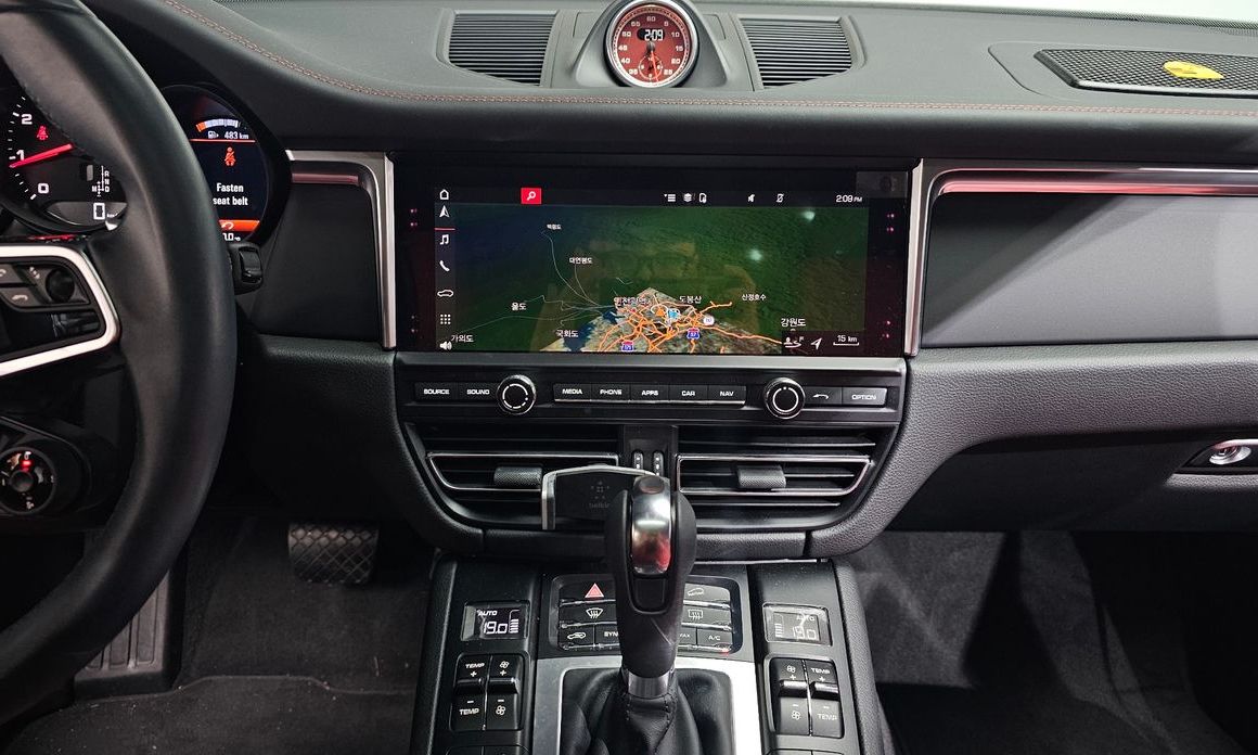 Porsche Macan 2021