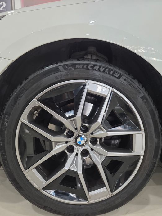 BMW 5-Series 2024