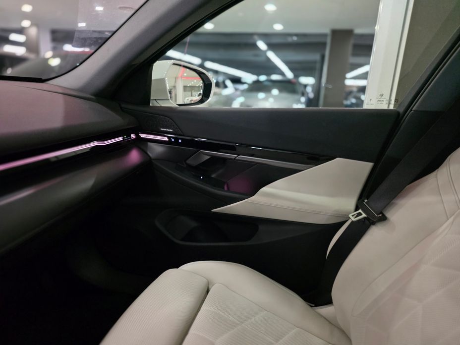 BMW 5-Series 2024