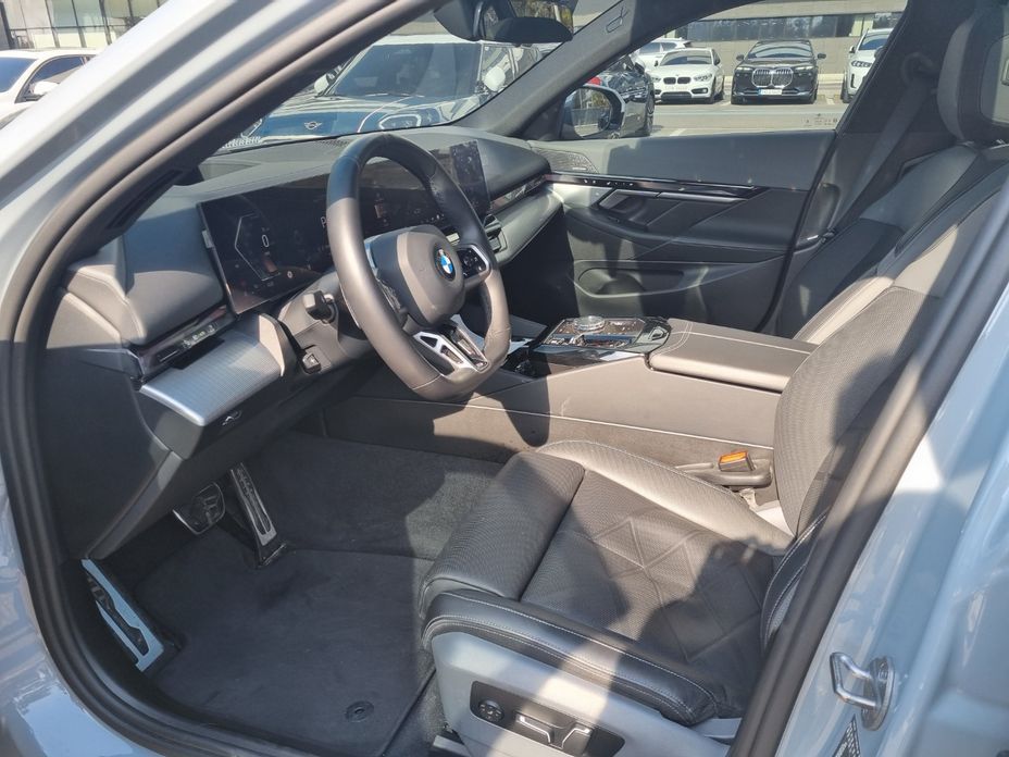 BMW 5-Series 2024