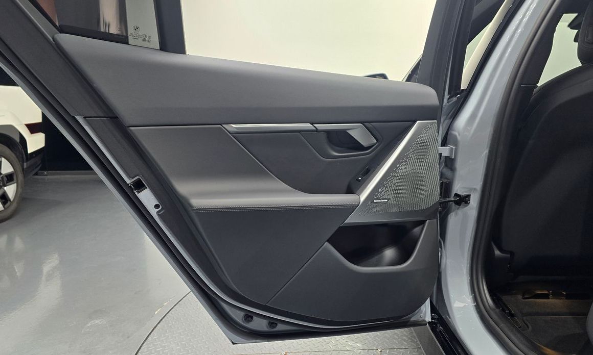 BMW 5-Series 2025