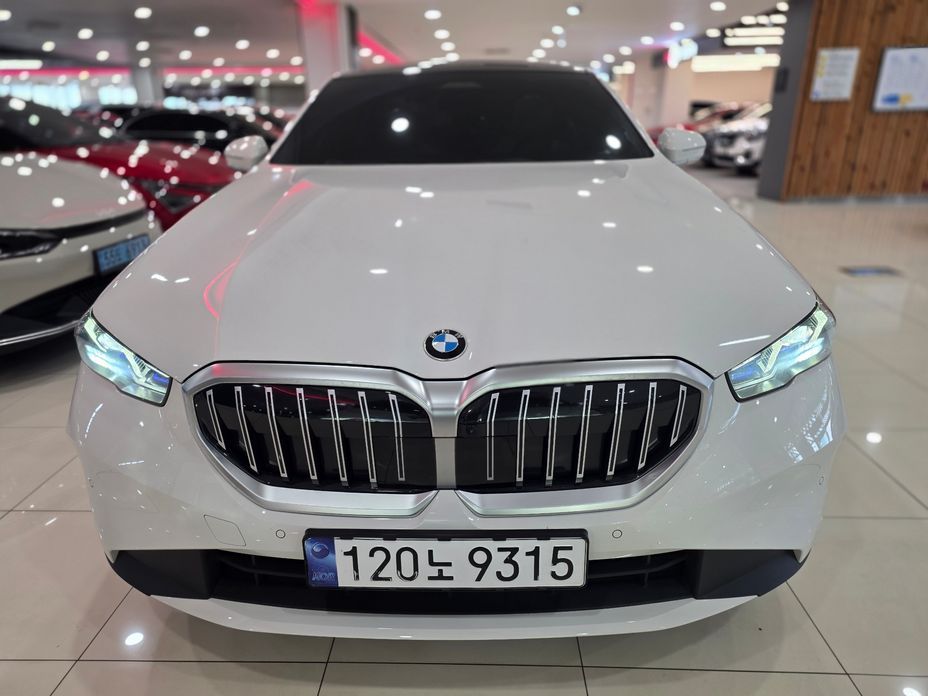 BMW 5-Series 2024
