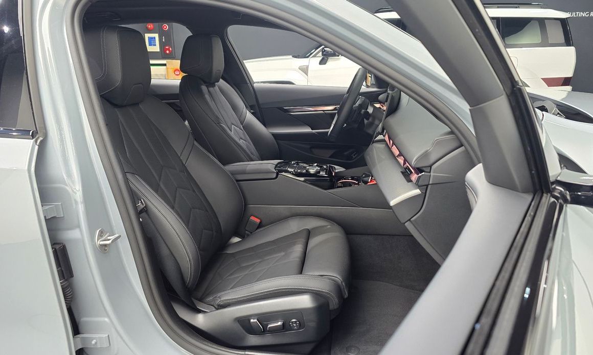 BMW 5-Series 2025