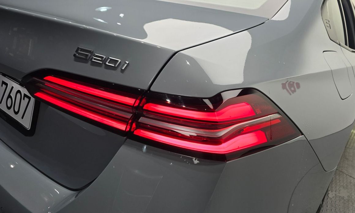 BMW 5-Series 2025