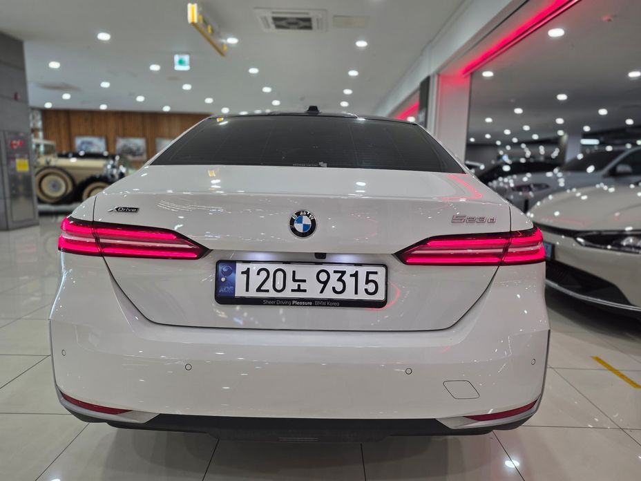 BMW 5-Series 2024
