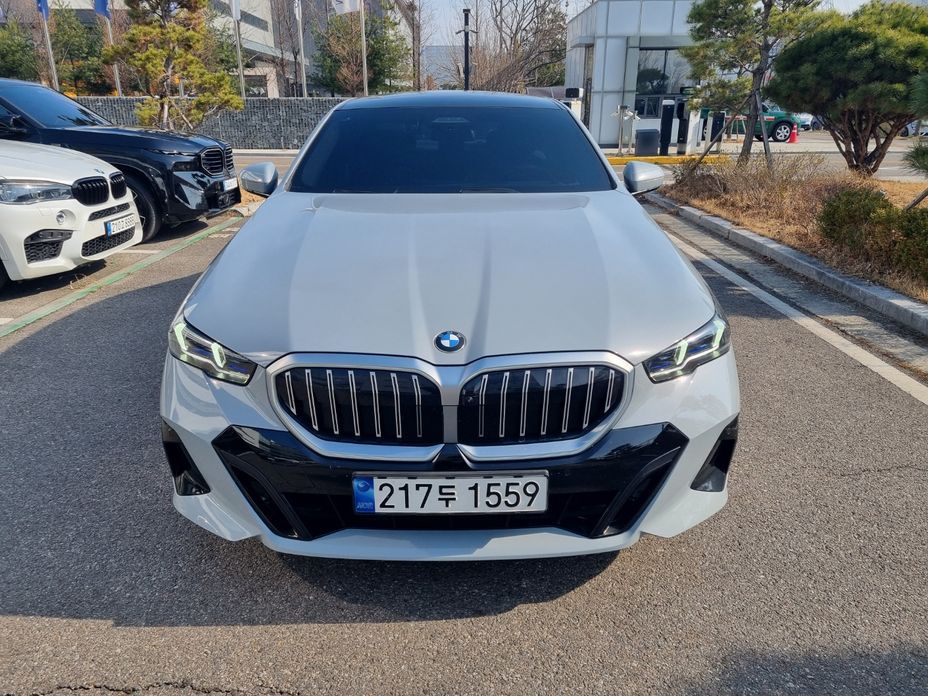 BMW 5-Series 2024