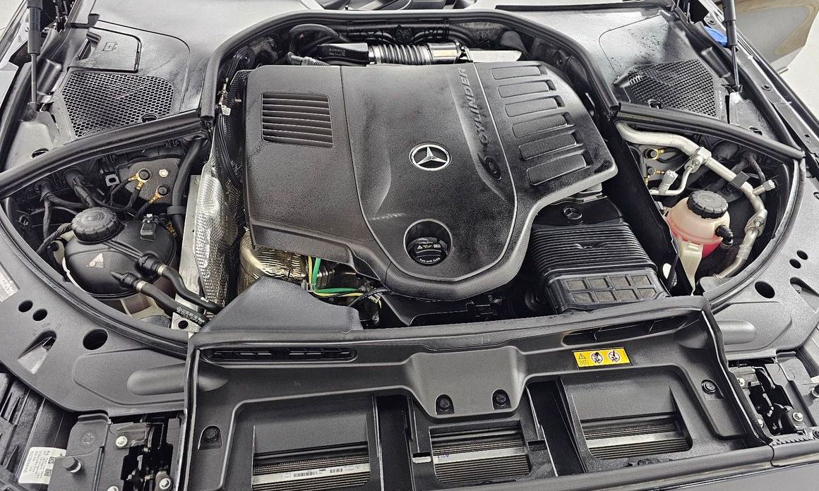Mercedes-Benz S-Class 2025