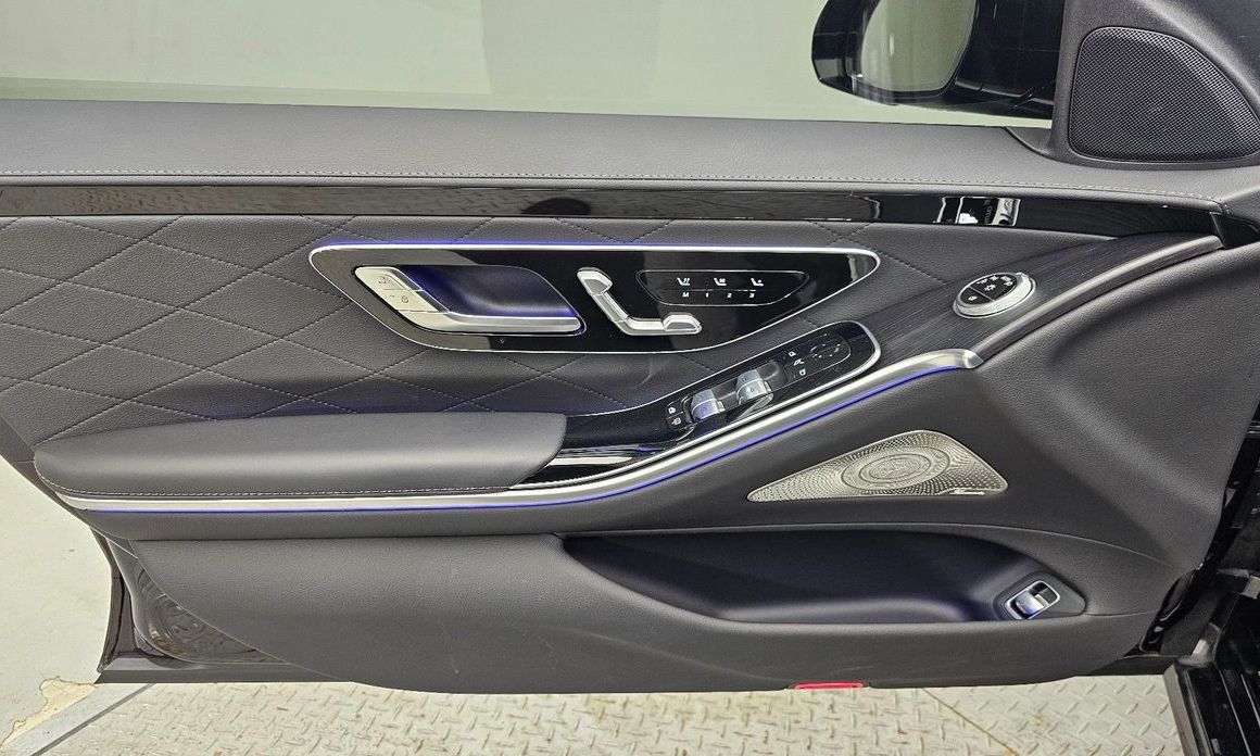 Mercedes-Benz S-Class 2025