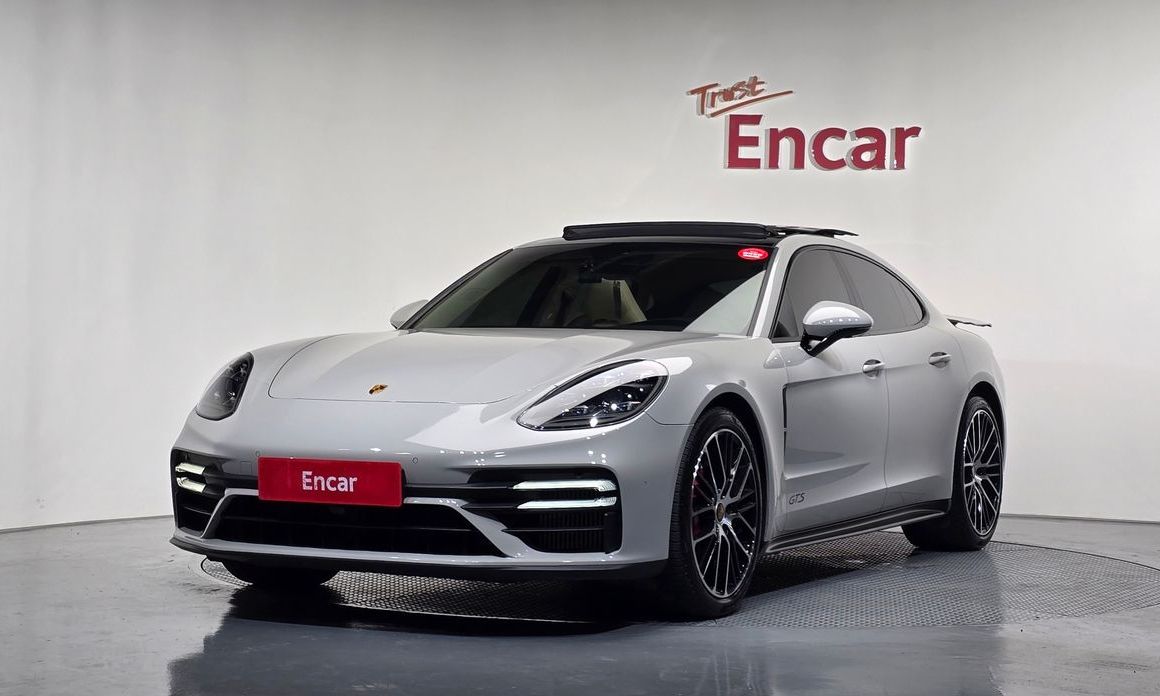 Porsche Panamera 2021