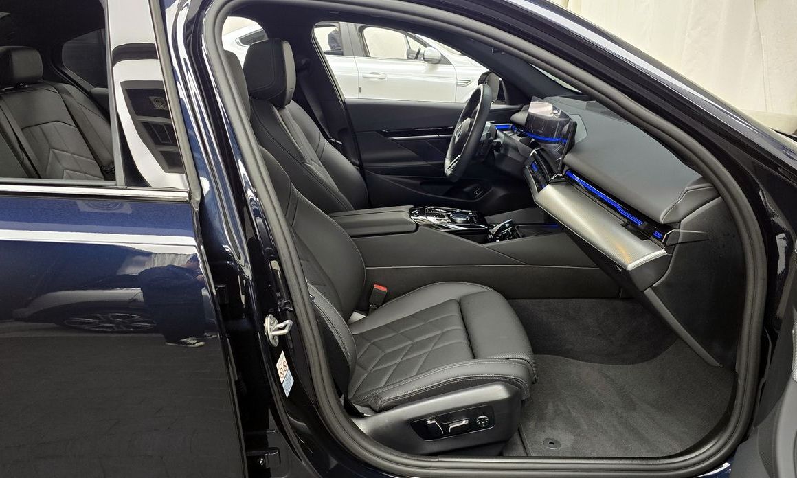 BMW 5-Series 2024