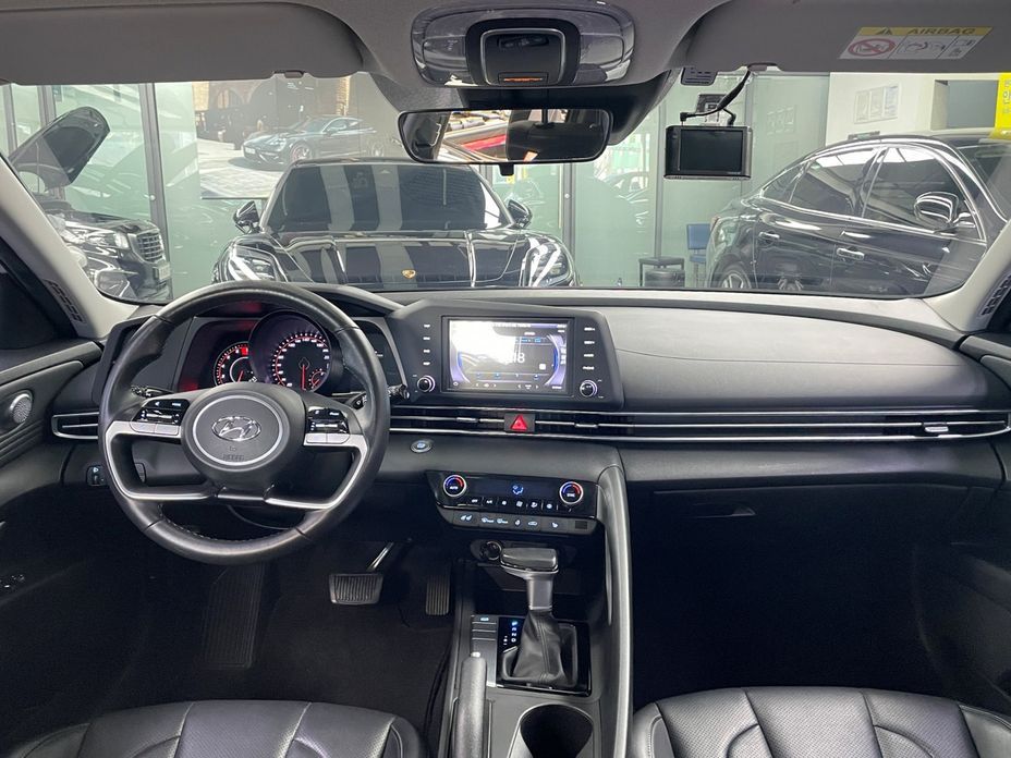 Hyundai AVANTE 2021