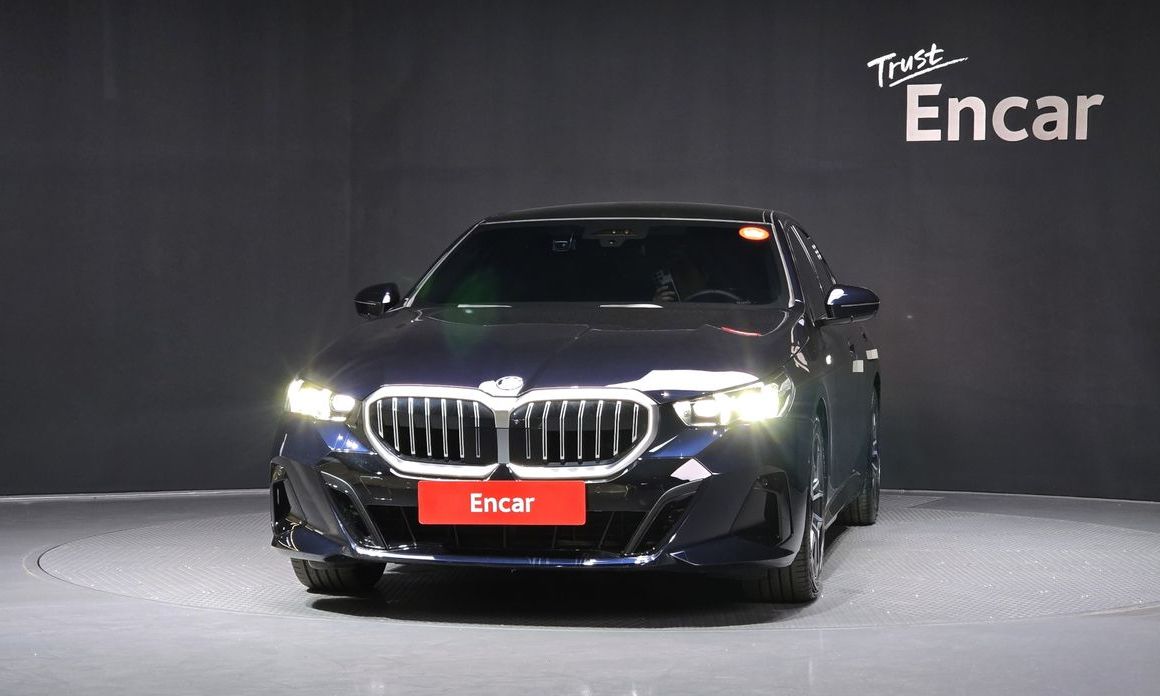 BMW 5-Series 2024