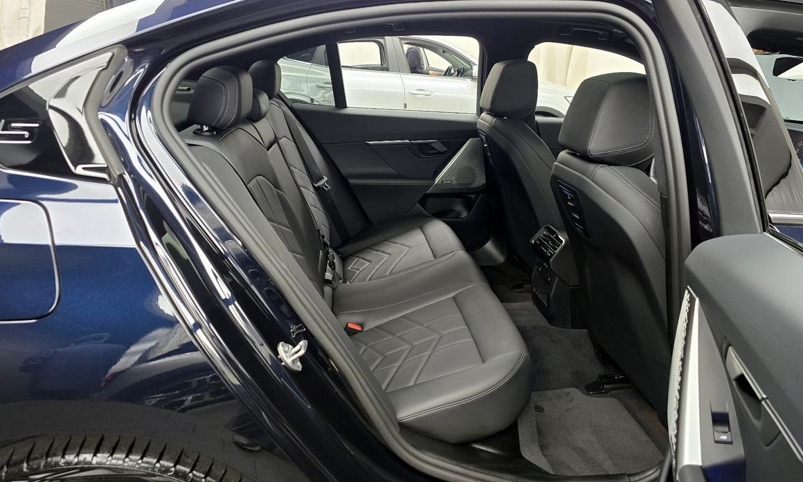 BMW 5-Series 2024
