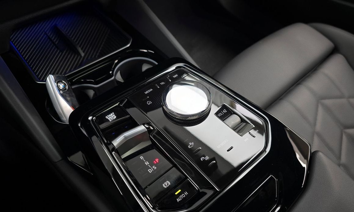 BMW 5-Series 2024