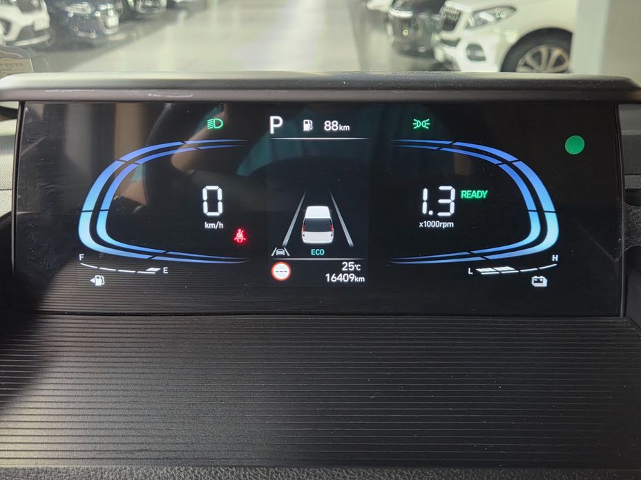 Hyundai Staria 2025
