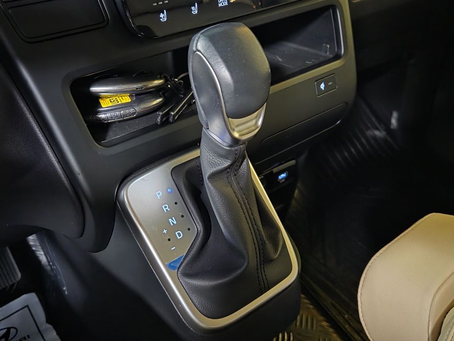 Hyundai Staria 2025
