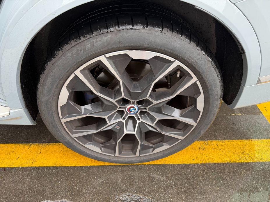 BMW X7 2025
