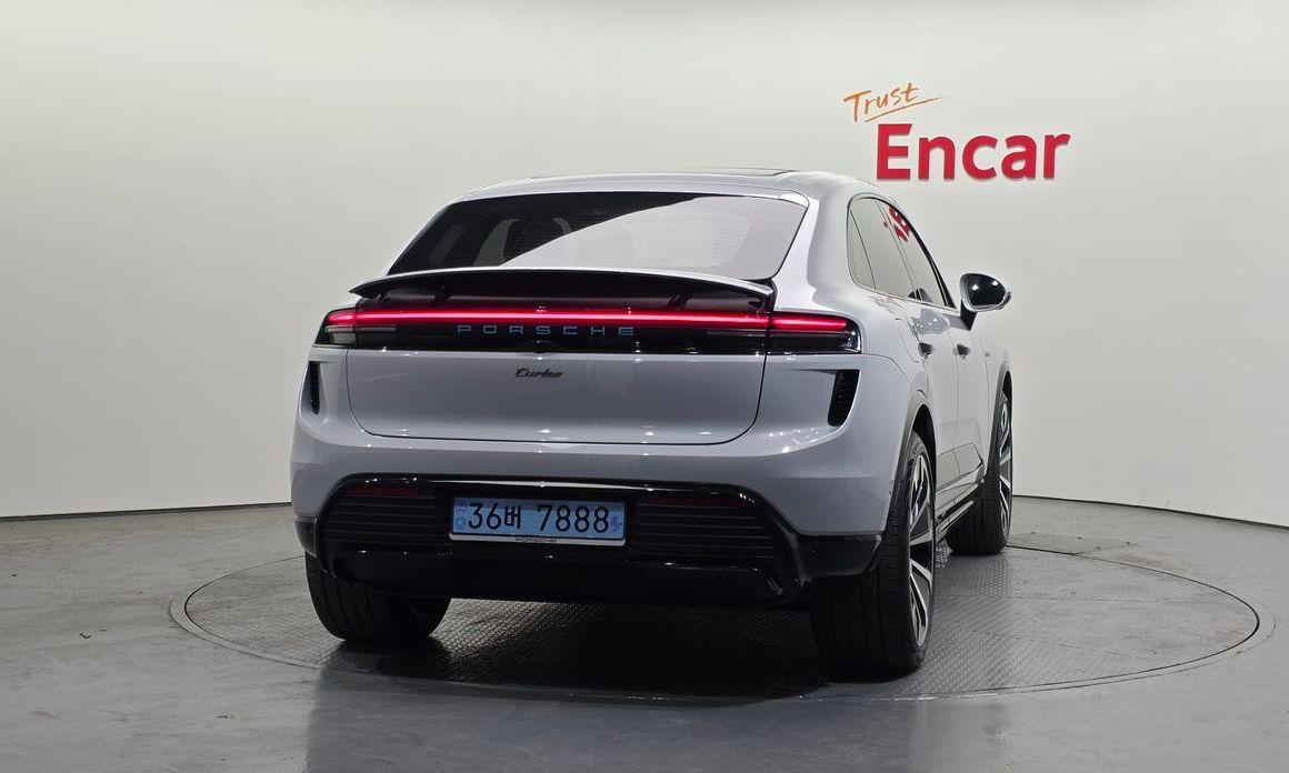 Porsche Macan 2025