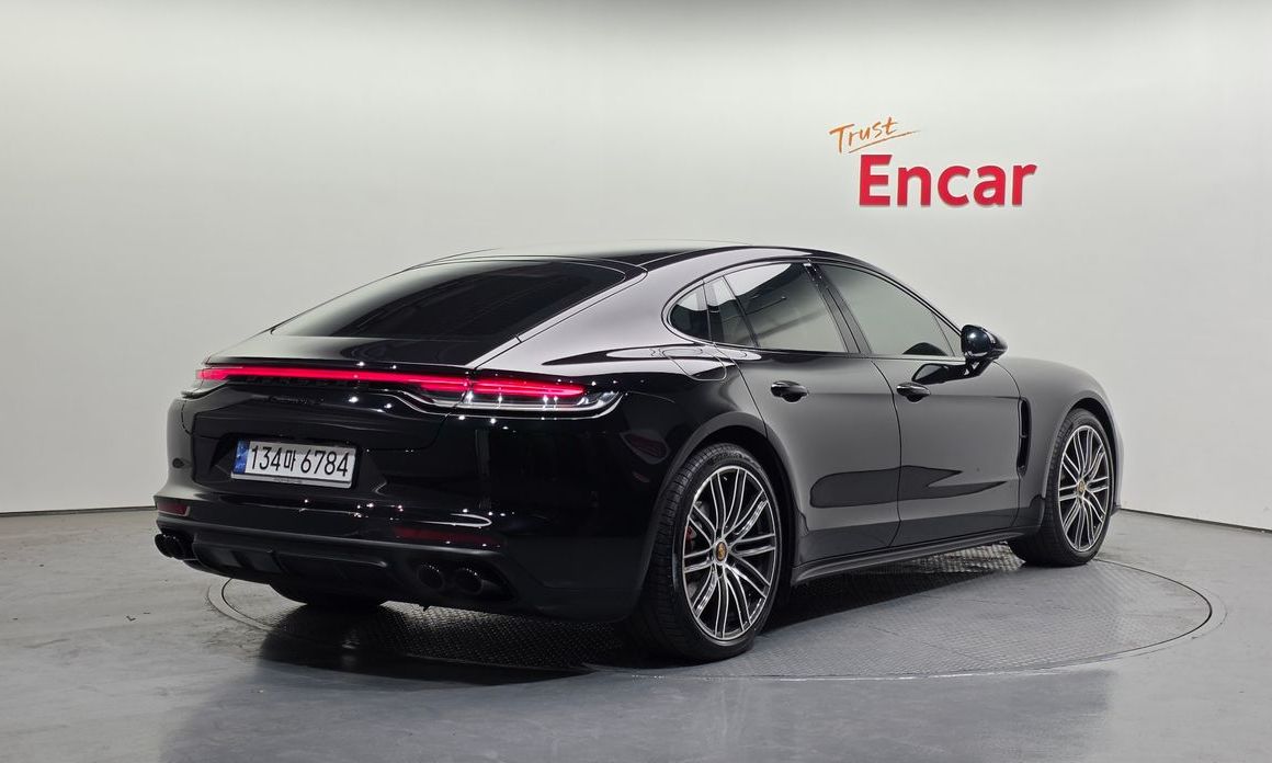 Porsche Panamera 2023