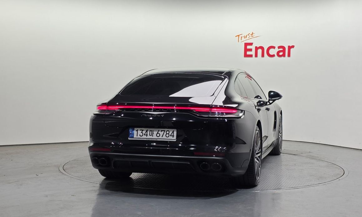 Porsche Panamera 2023