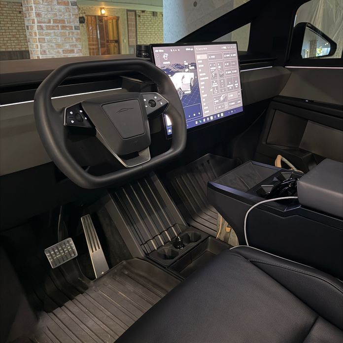 Tesla Cybertruck 2025